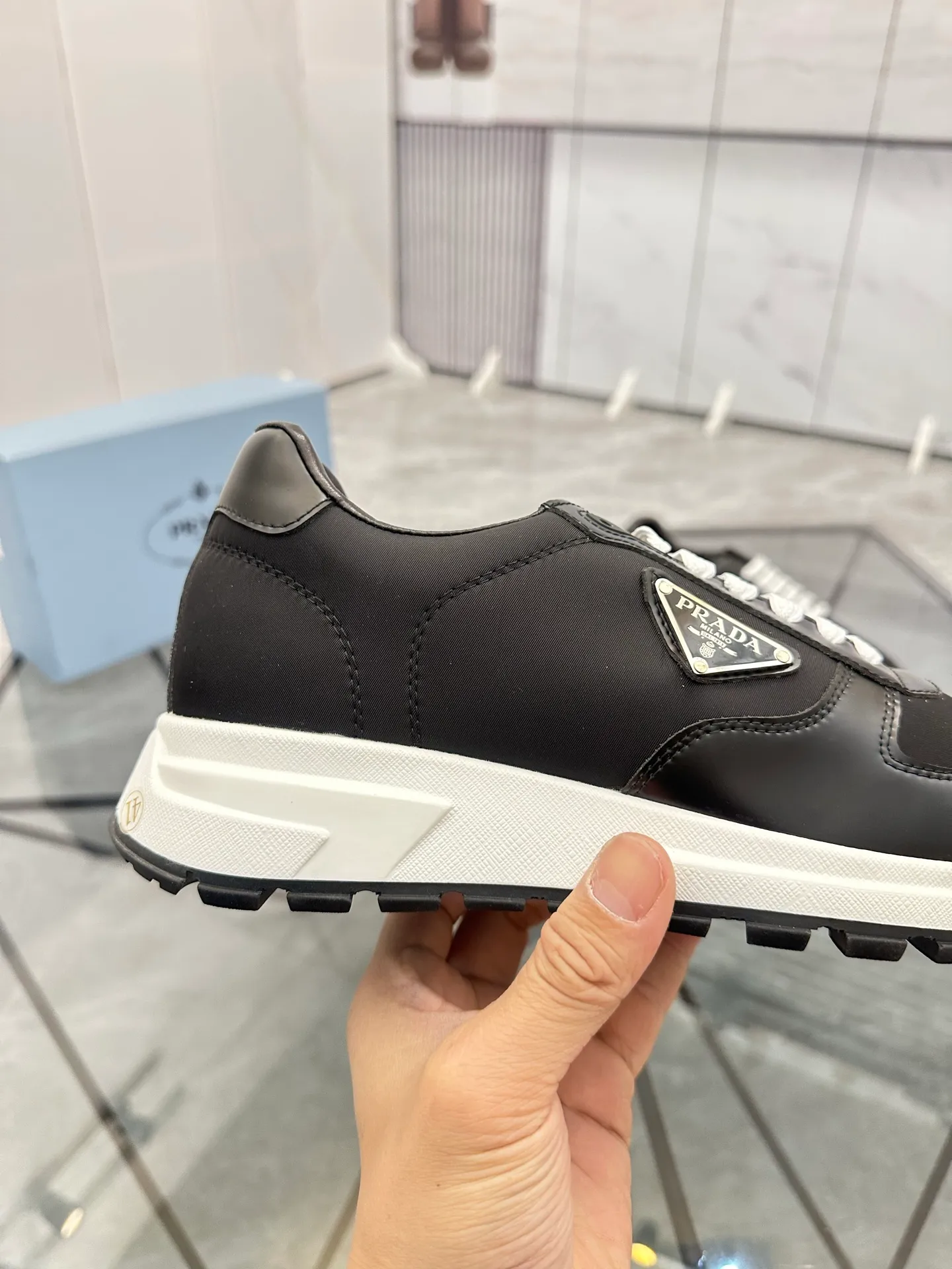 Men's shoes: 💰P440¥ Product trademark: Prada *"Prada*" low-top casual shoes Regular size: 38-44 (can be customized to 45.46) Product materials: imported cowhide upper, sheepskin lining, original outsole. Number: 835